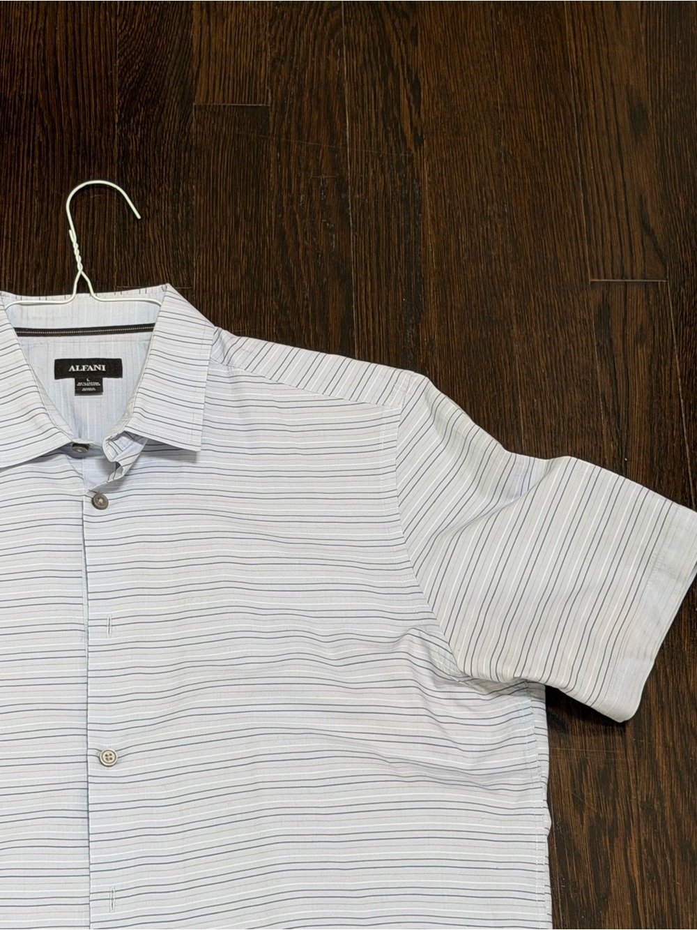 New Alfani Men’s Light Gray Striped Short Sleeve Button-Up Shirt - Picture 4 of 7